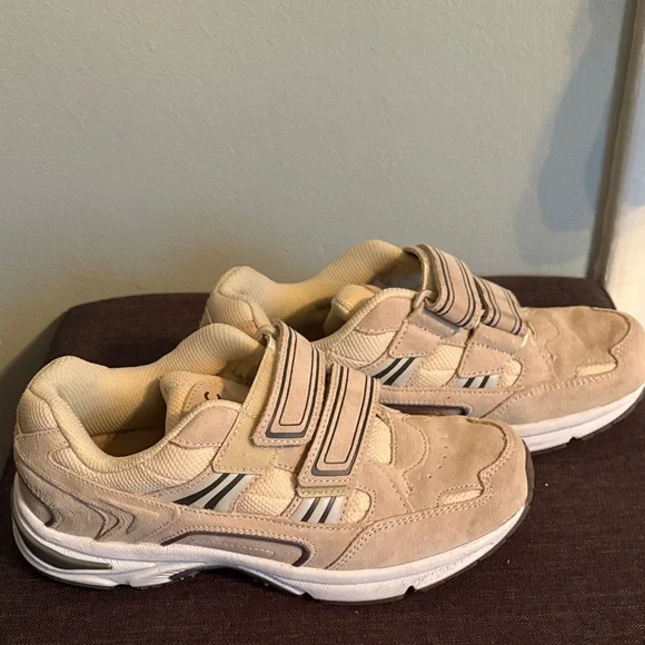 Vionic women’s Beige Velcro Sneakers - Picture 2 of 7
